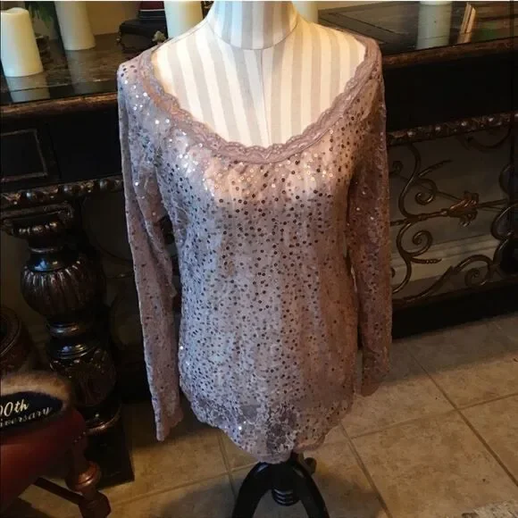 GORGEOUS SEQUIN Sparkle Top!